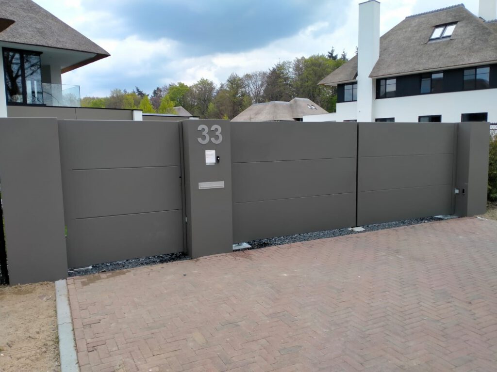 Poorten met plaatvulling