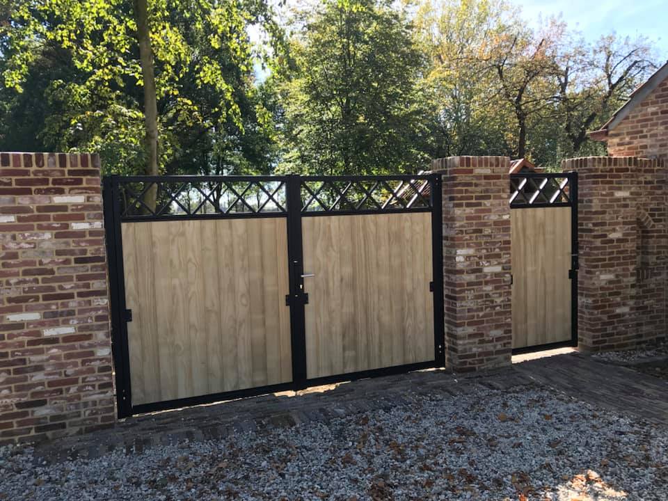 Poort met houtvulling 1