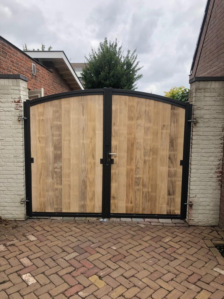Poort met houtvulling 2