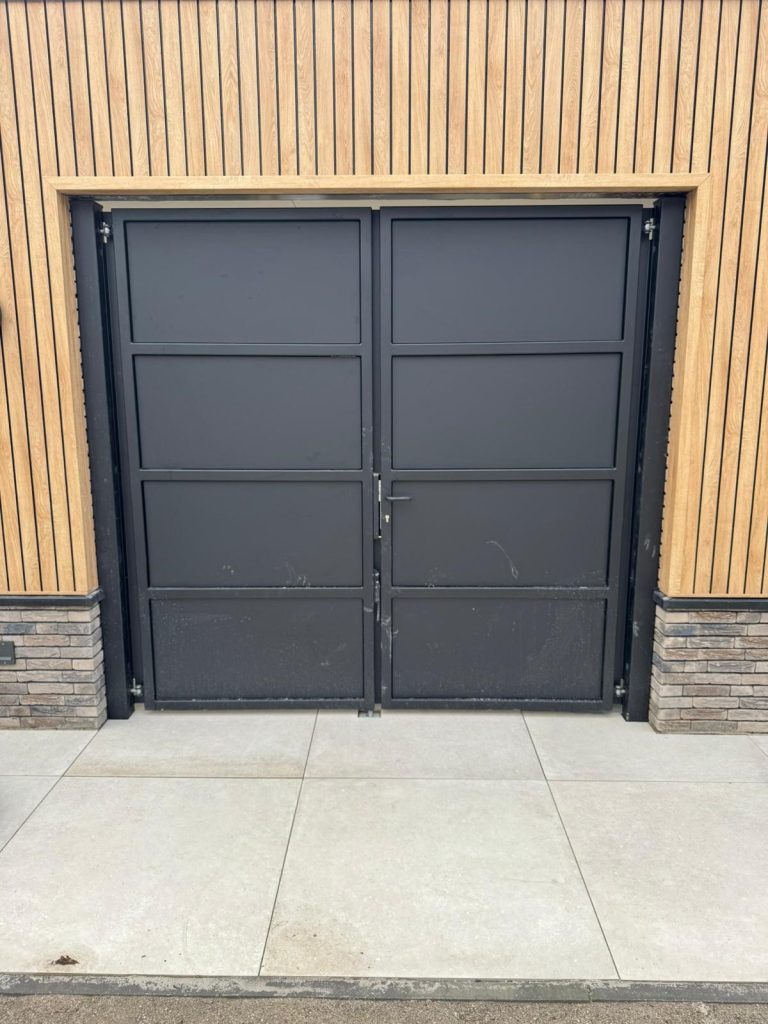 Poort met plaatvulling 1
