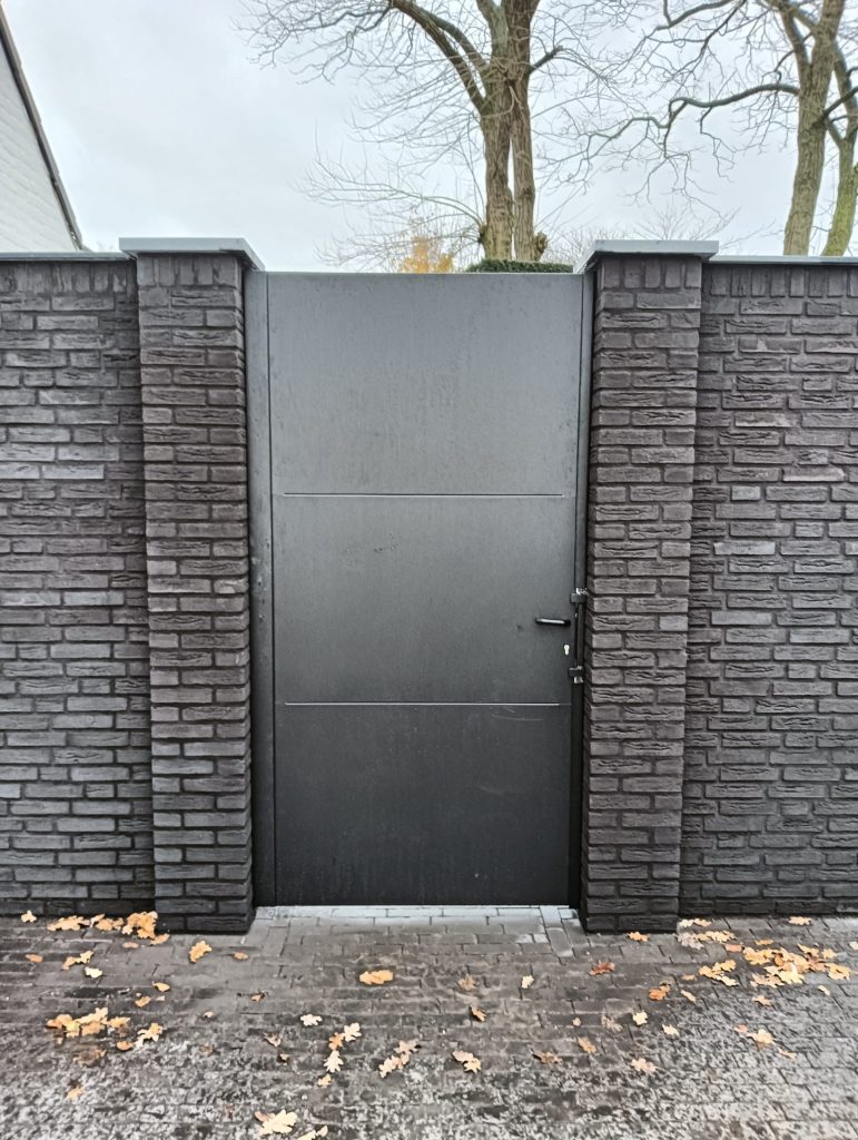 Poort met plaatvulling 4